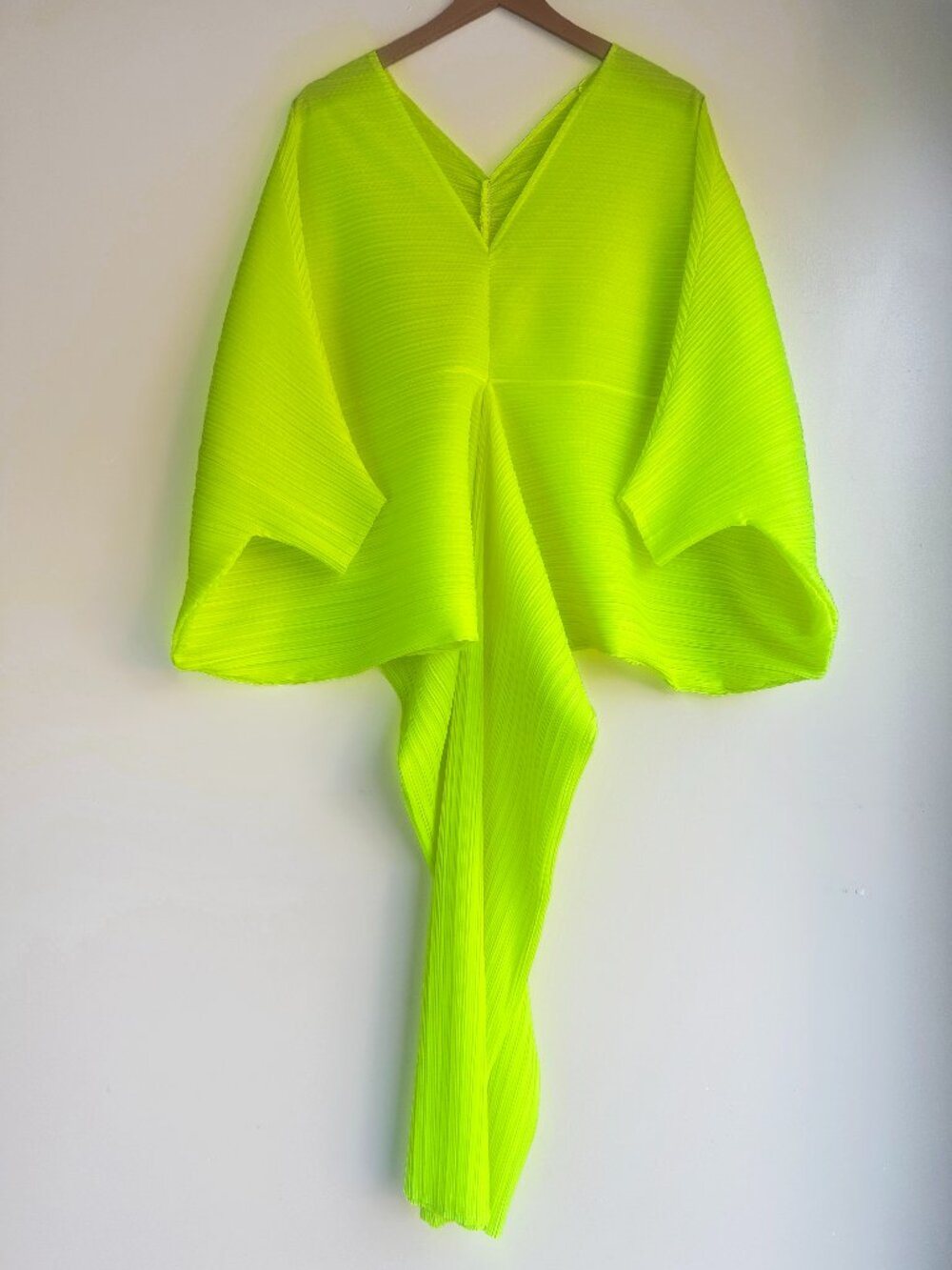 Boutique Citron Chartreuse Pleated Plissé Asymmetric Batwing Midi Dress OS